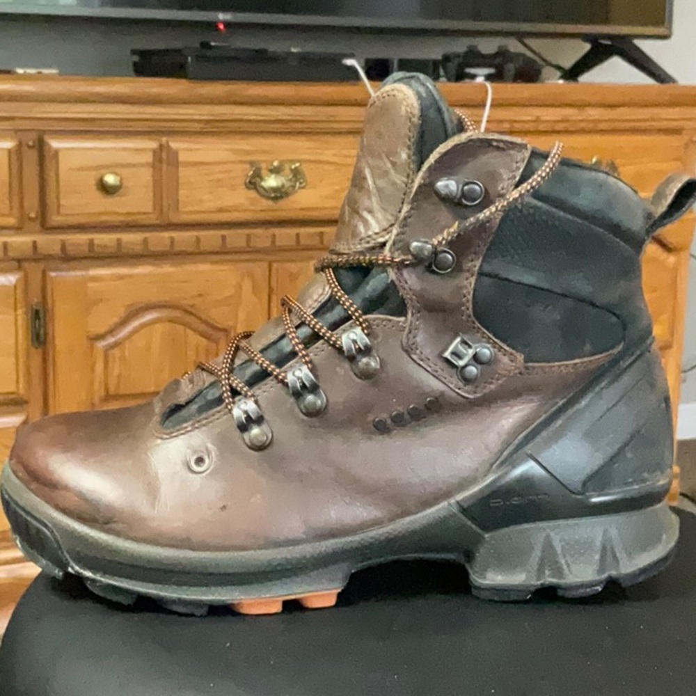 Very comfortable Ecco boots 🥾